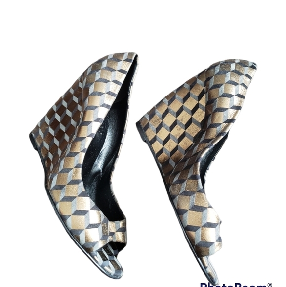 HP. PIERRE Hardy Geometric Pattern Wedge Heels - Picture 2 of 12
